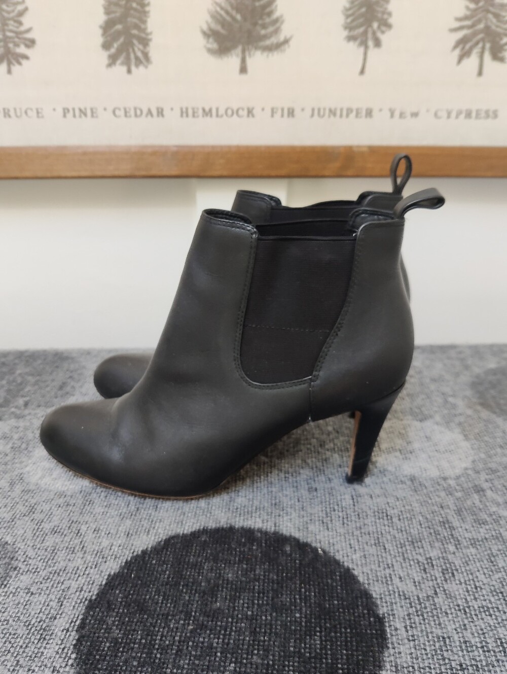 Clarks Artisan Black Leather Chelsea Ankle Boots - Size 7